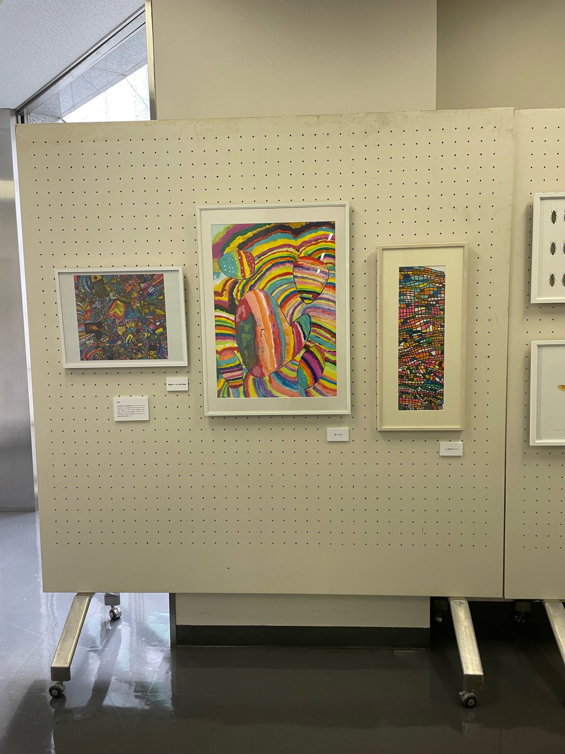 絵画　オカメインコ　障害者アート 鈴木文明「無題5」 | ふじのくに障がい者芸術ポータルサイト